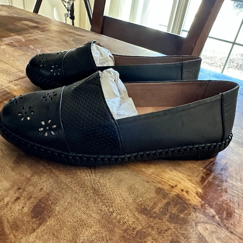 Trotters Ruby Perf Loafers - Brand New in box